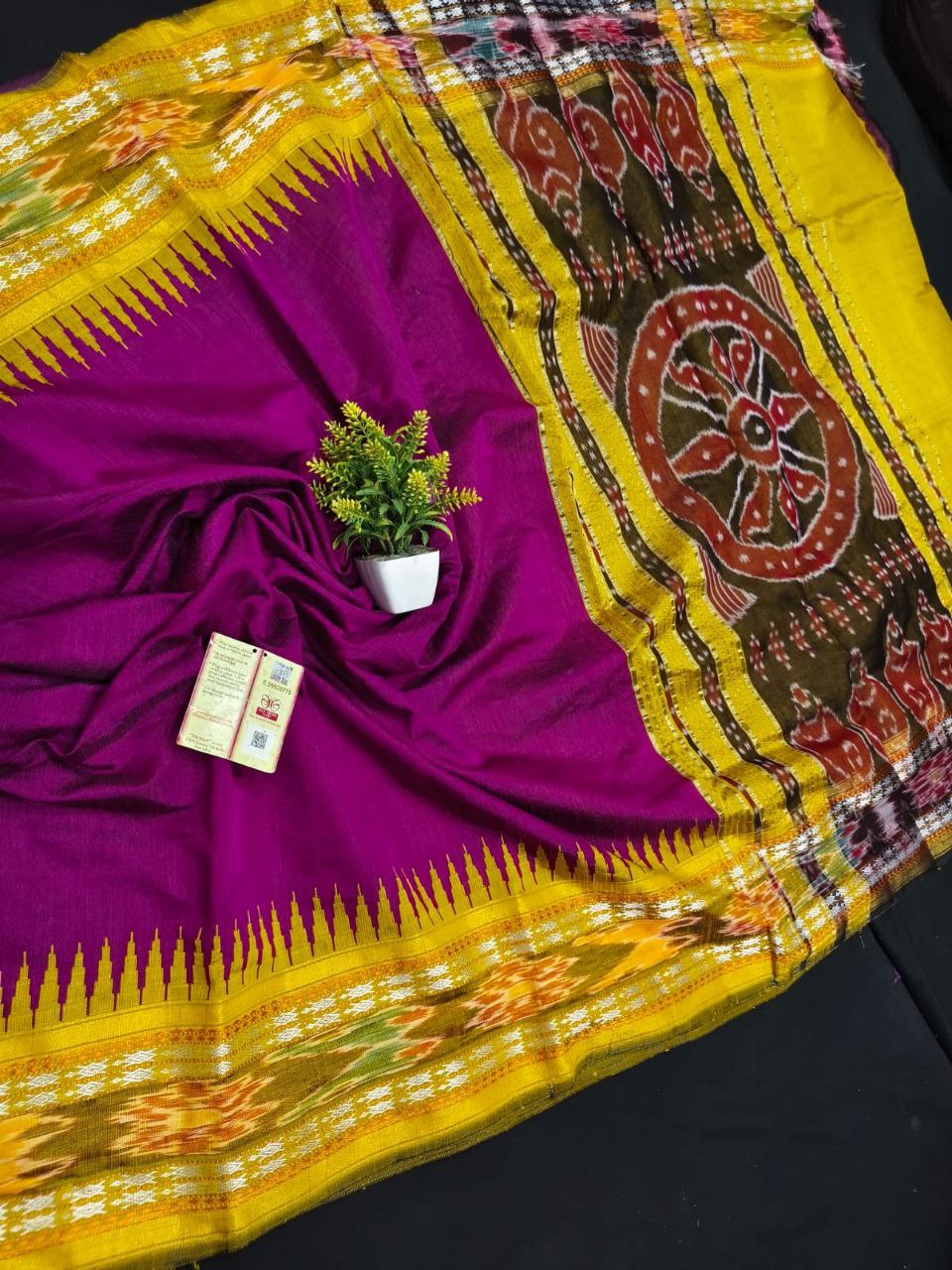 POCHAMPALLI DESIGNER Printed & DOLLA  SILK FABRIC SAREE - Velvet Yellow