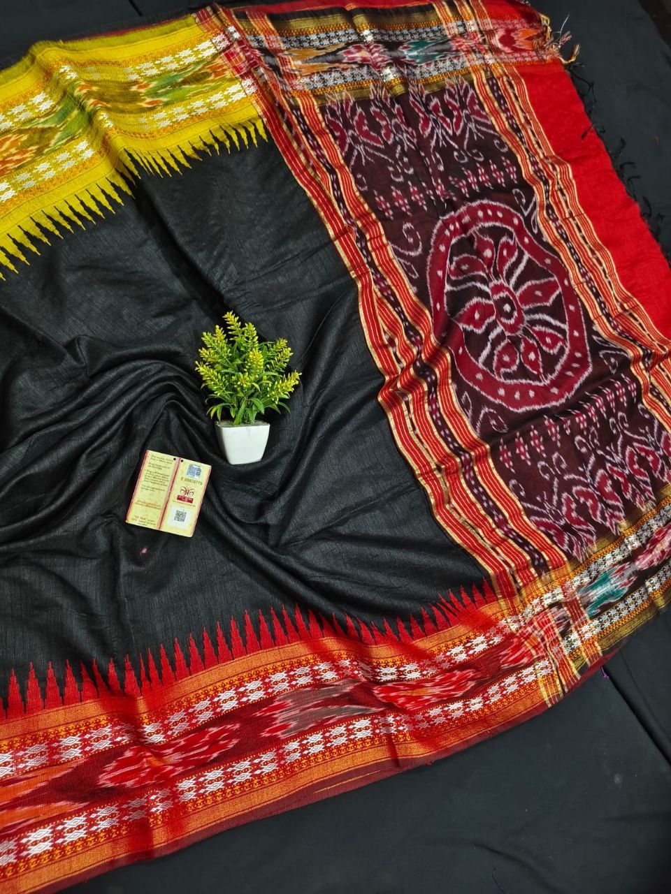 POCHAMPALLI DESIGNER Printed & DOLLA  SILK FABRIC SAREE - Black Red