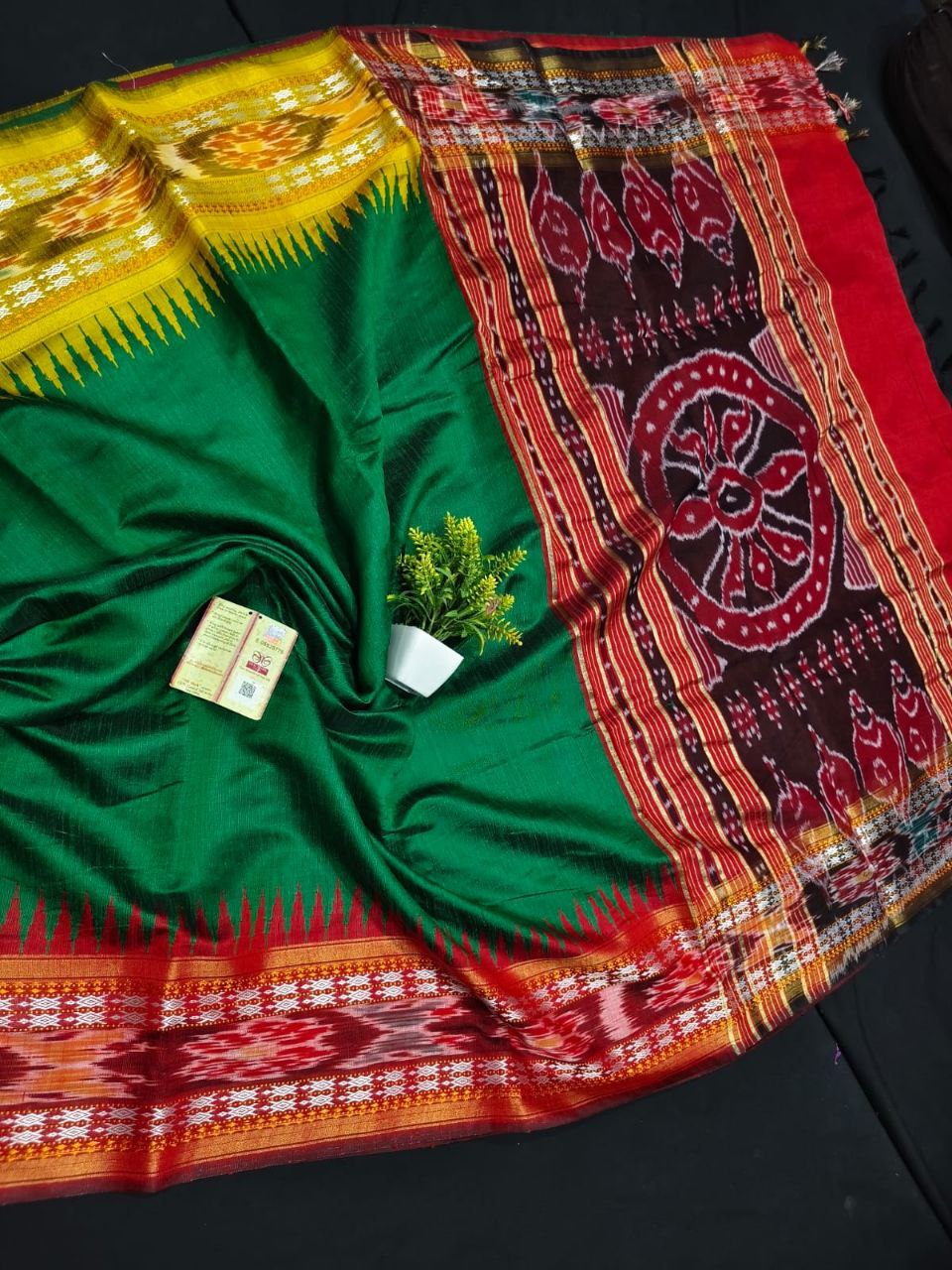 POCHAMPALLI DESIGNER Printed & DOLLA  SILK FABRIC SAREE - Green Red